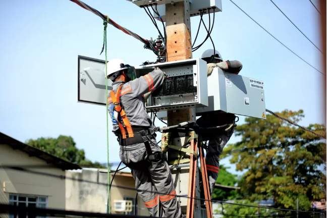 Justiça do AM impede envio de projeto de lei que barra novos medidores de energia a sanção