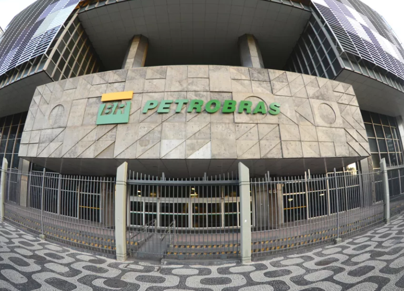 Petrobras anuncia redução de 4,92% da gasolina a partir de quarta-feira