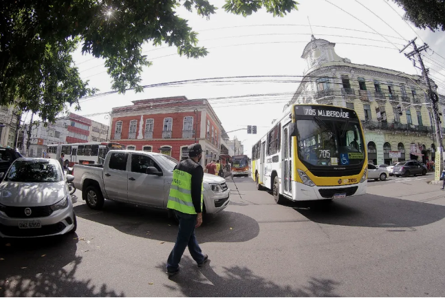 Em Manaus, eleitores têm ônibus gratuitos até 18h deste domingo (2)