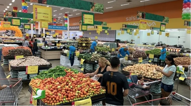 Supermercados de Manaus estendem horários para compras de fim de ano