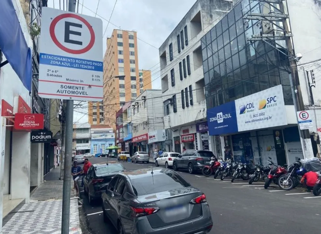 Zona Azul passa a cobrar R$ 3,50 por vaga de estacionamento, em Manaus