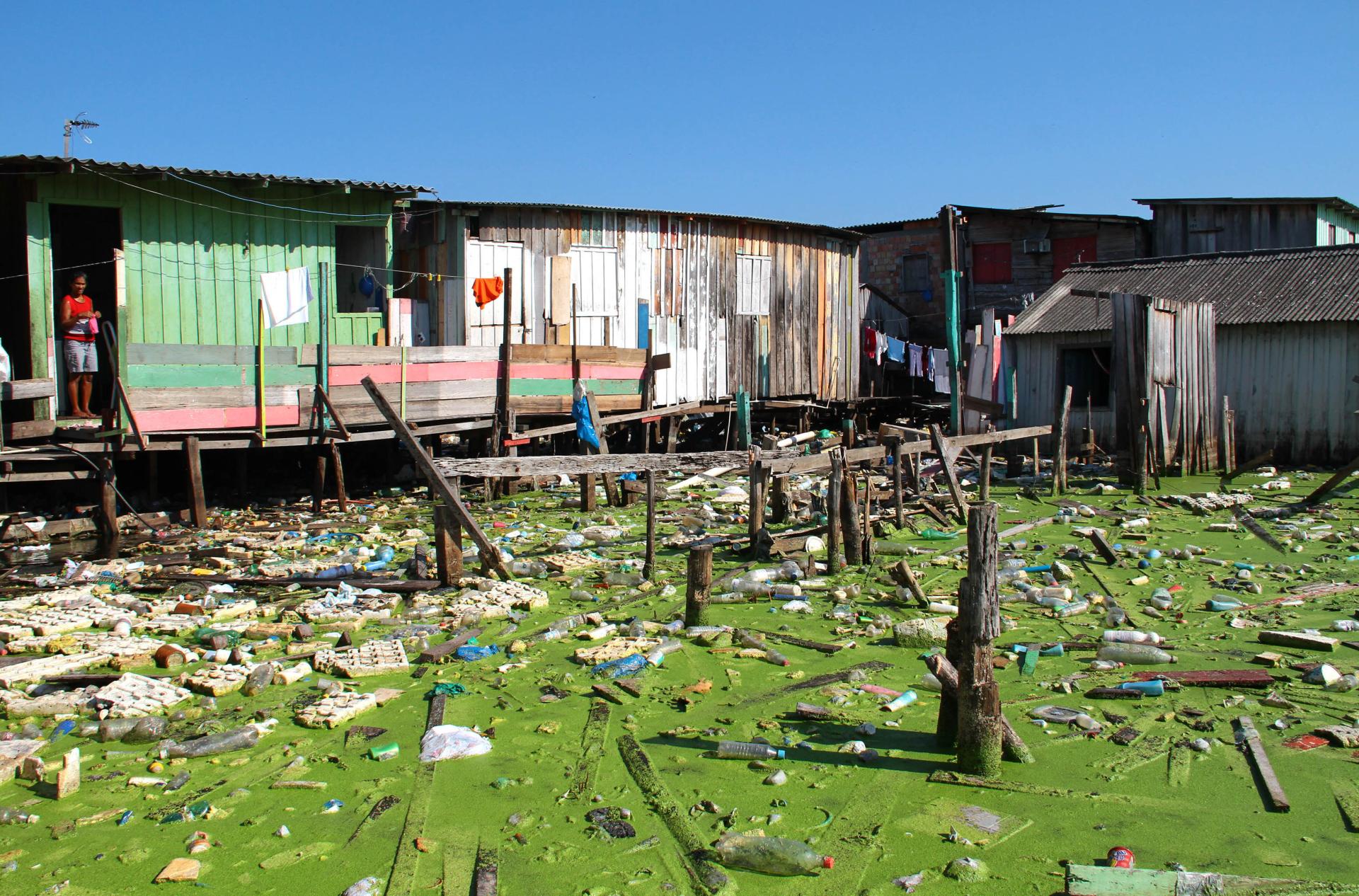 Estudo mostra que 46% das casas no Brasil têm problemas de saneamento