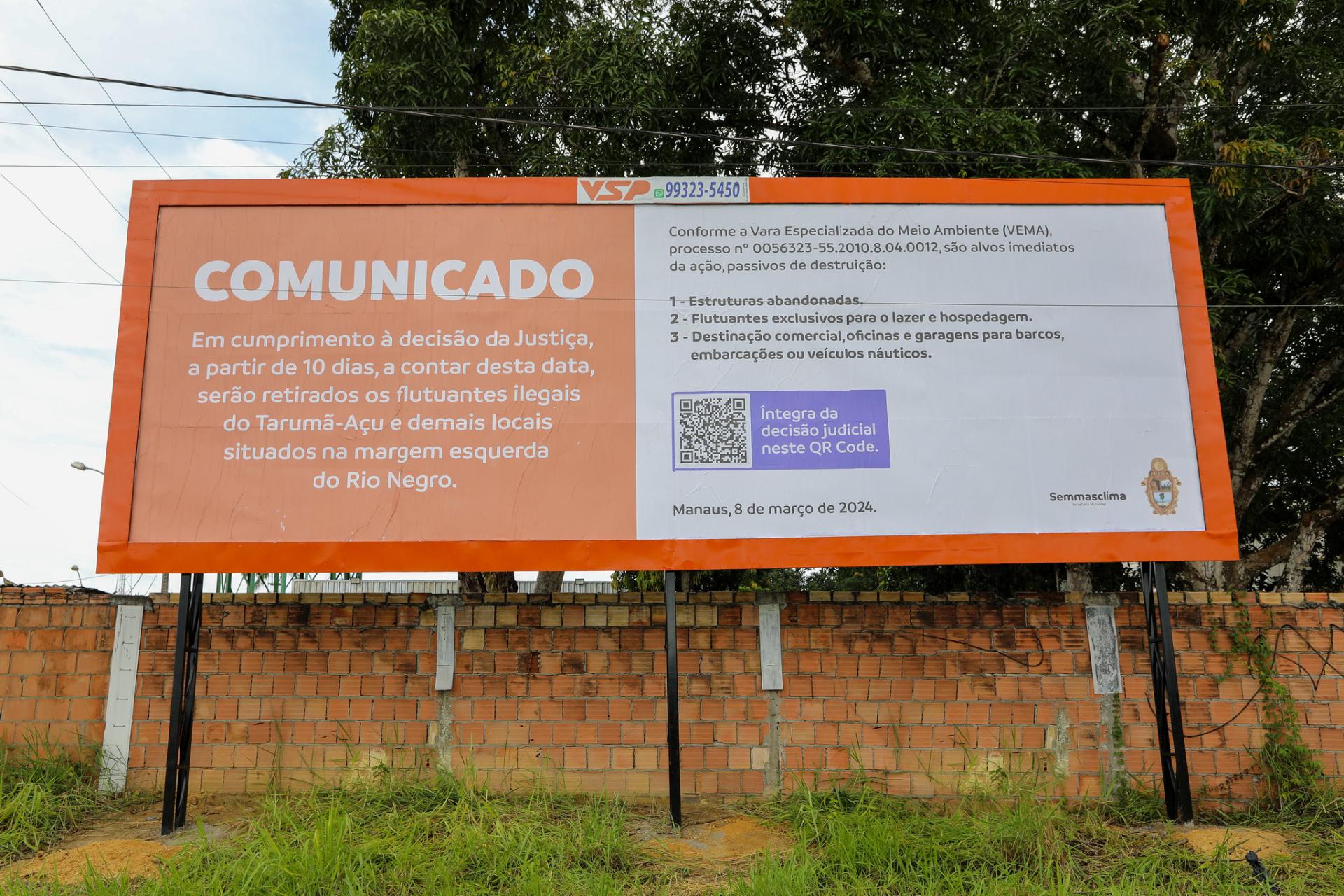 Prefeitura instala outdoors para cumprimento de decisão judicial de retirada de flutuantes do Tarumã